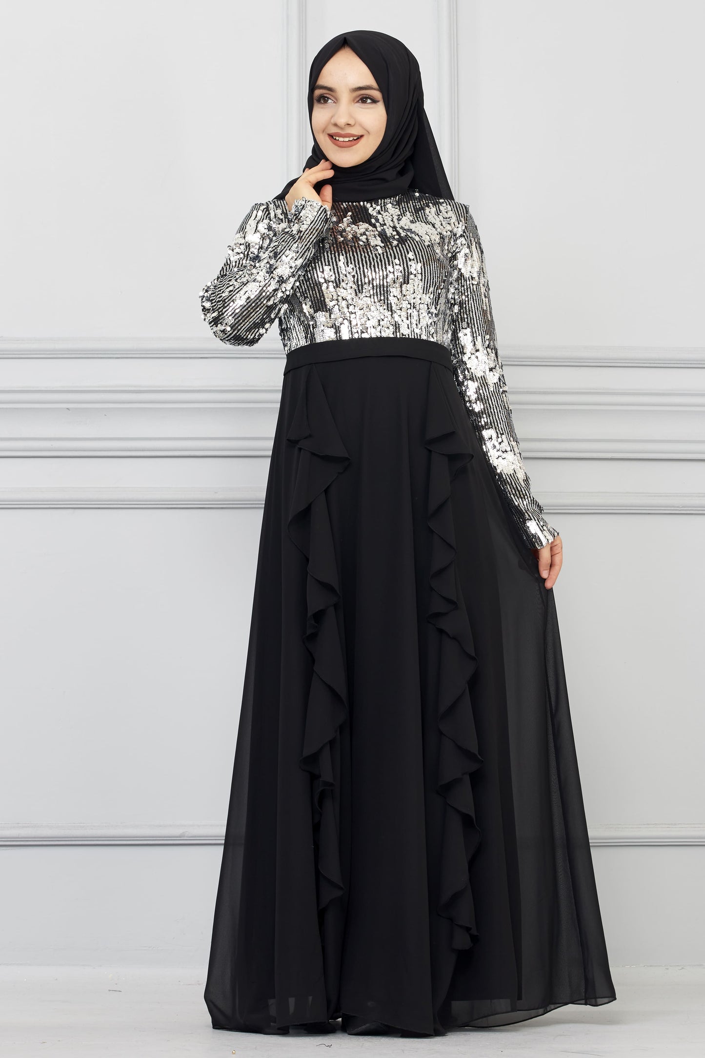 Robe de soirée détaillée en mousseline de soie à sequins argenté | 7019-24