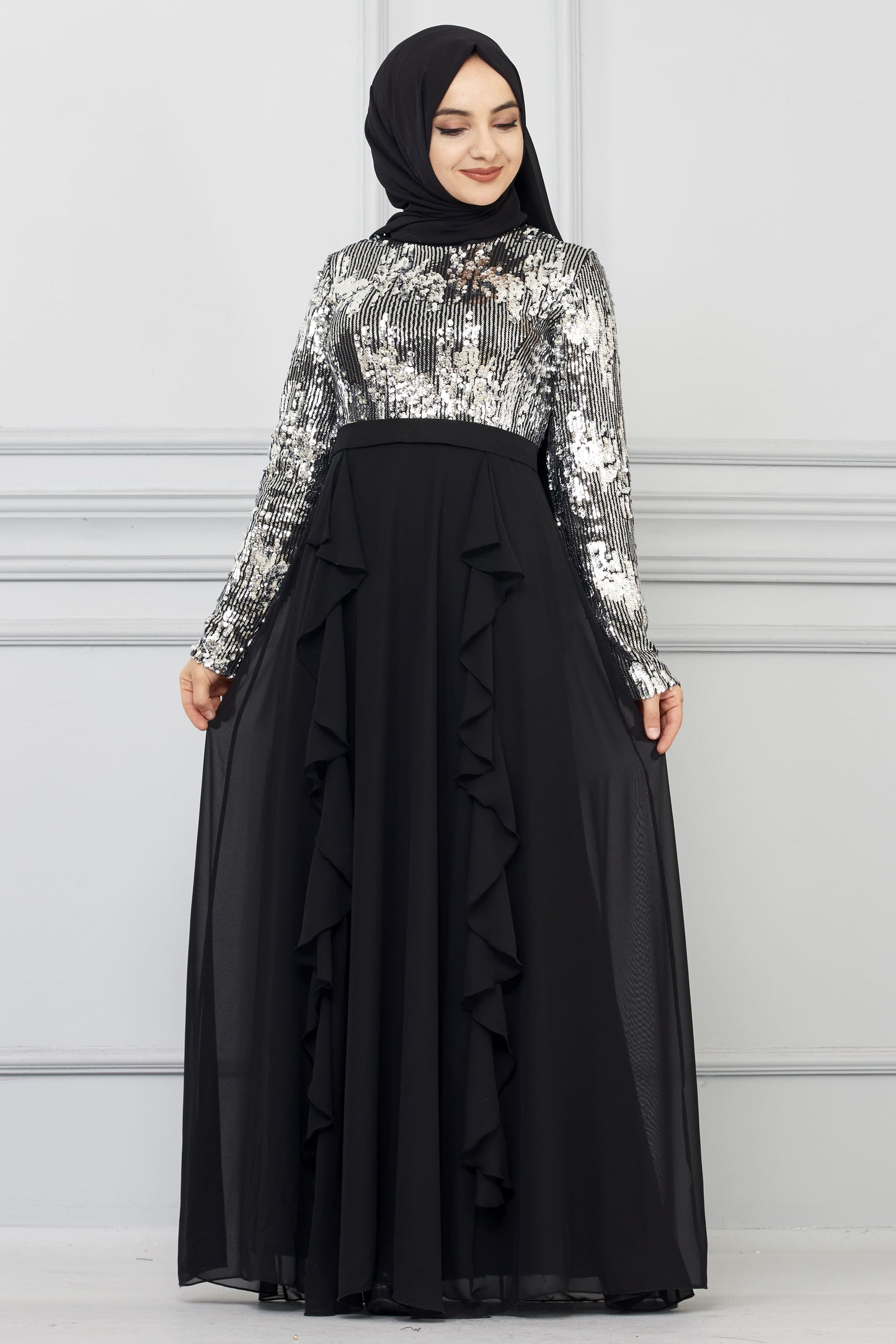 Robe de soirée détaillée en mousseline de soie à sequins argenté | 7019-24