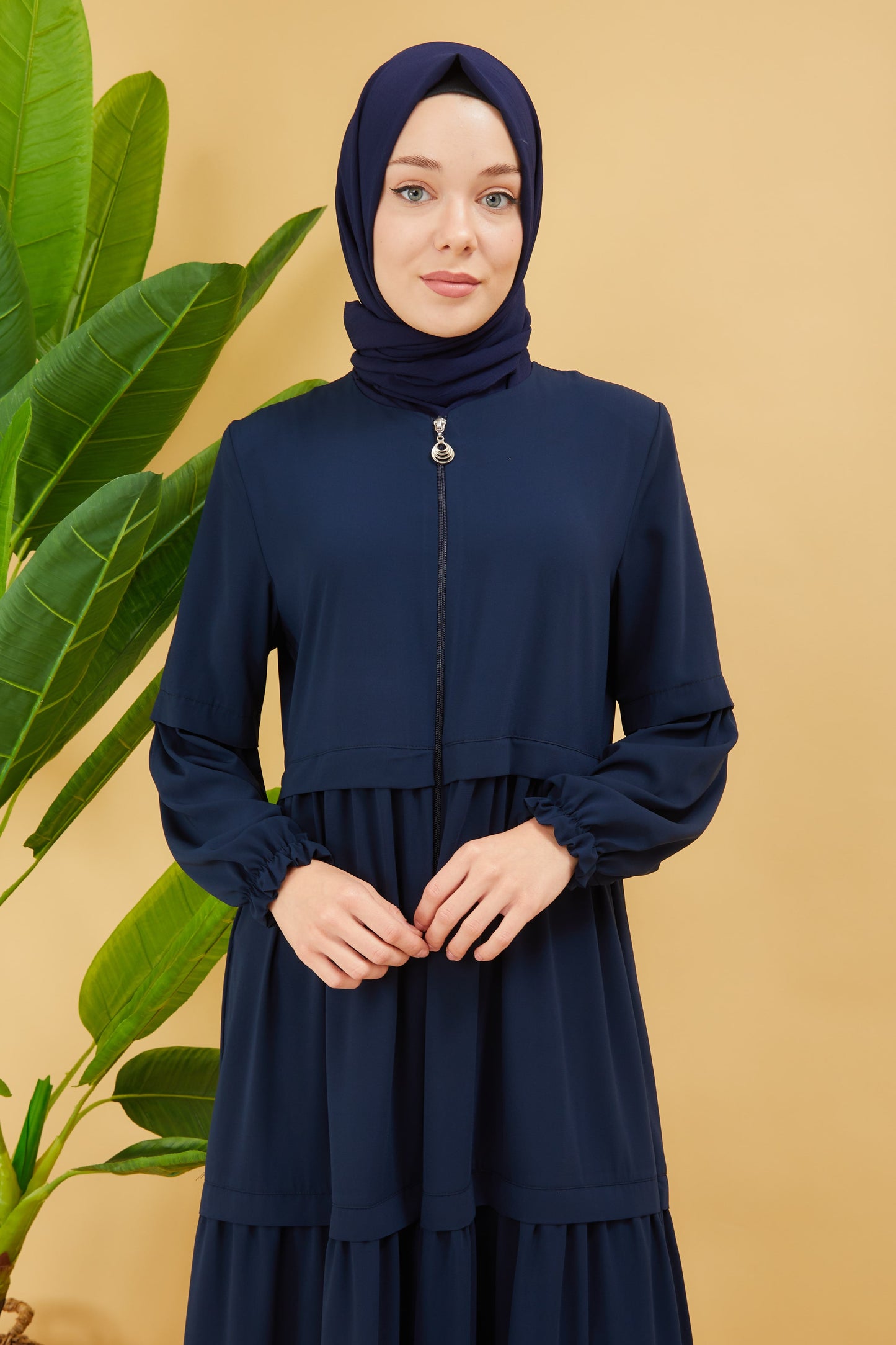 عباية بقصة واسعة مفصلة لون كحلي | 2068-5