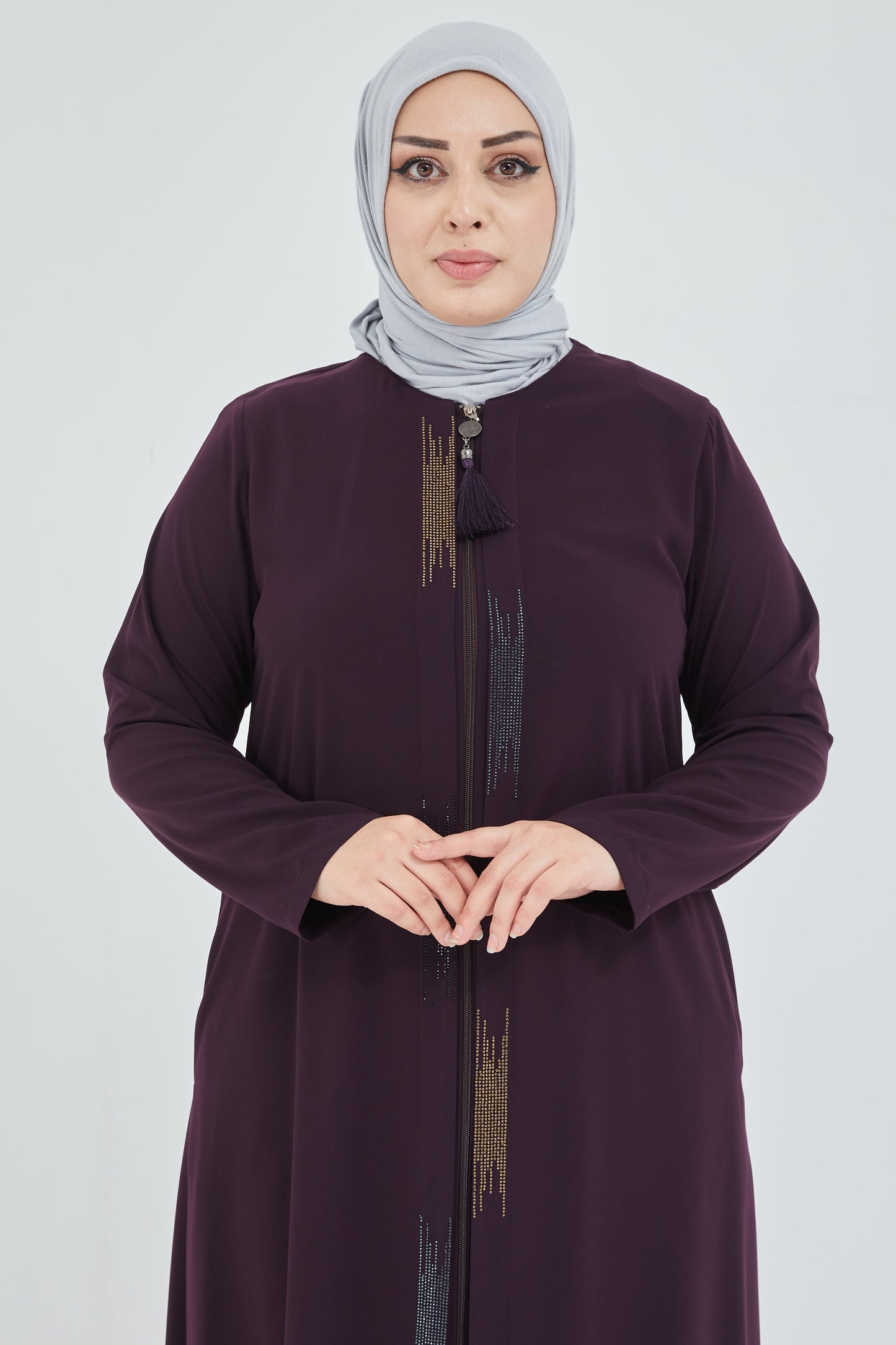 عباية مقاس كبير لون أرجواني مع فتحة من الأمام مزينة بأحجار | 2066-8