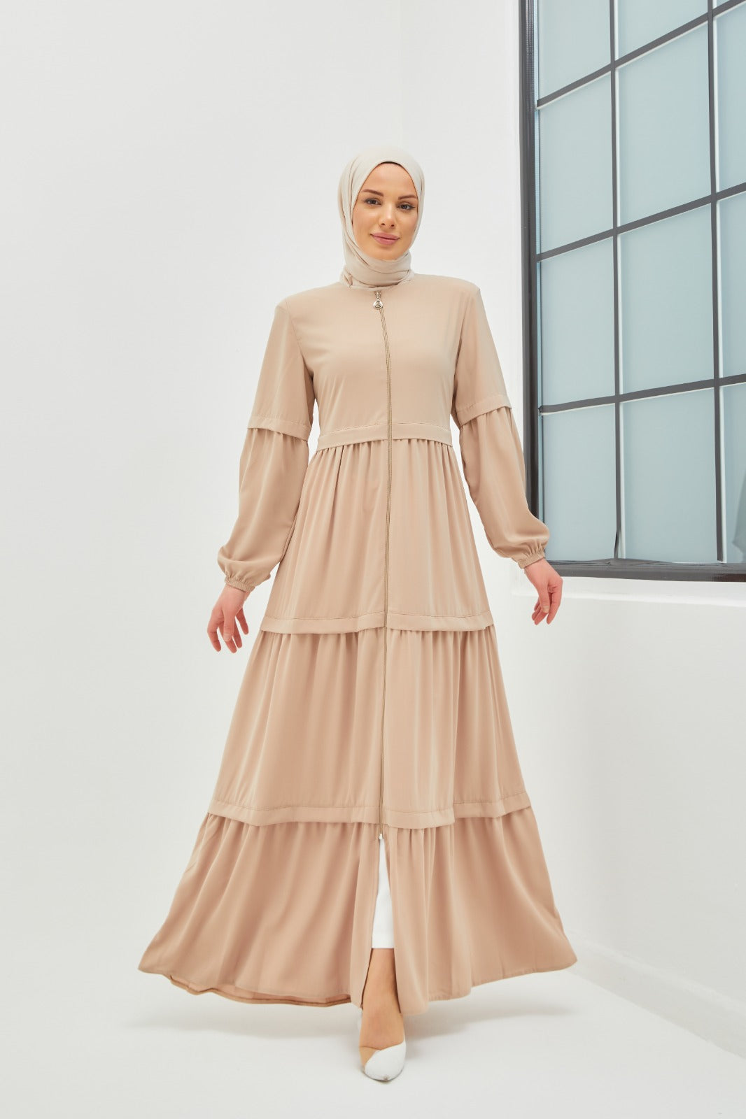 عباية كبيرة ومفصلة من عدة طبقات لون بيج | 2068-23