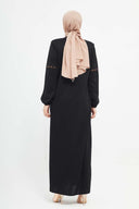 Önü ve kolu Nakışlı bileği lastikli Kışlık Ferace Siyah | 2051K-1 - MODALALE