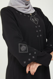 Abaya à doubles manches brodées sur le devant Noir | 2058-1